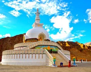 manali to leh taxi service